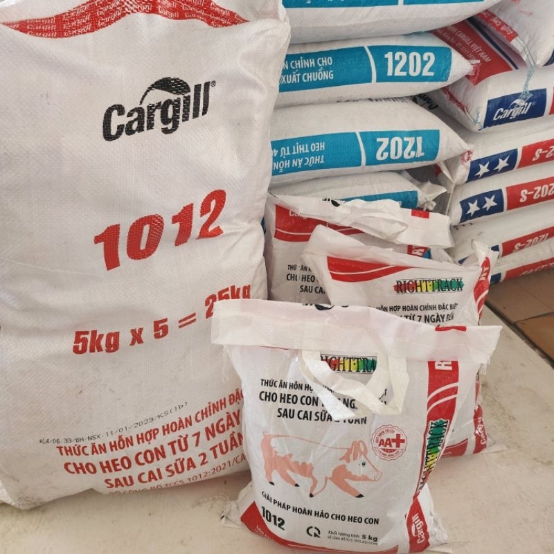 Túi 5kg Cám Heo Viên Đỏ cho heo con tập ăn hoặc cho Gà Vịt Con Chim Cảnh