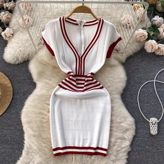 đầm len body cổ V phối sọc