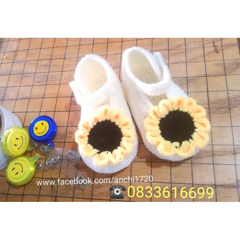 giày len tập đi hoa hướng dương cho Bé