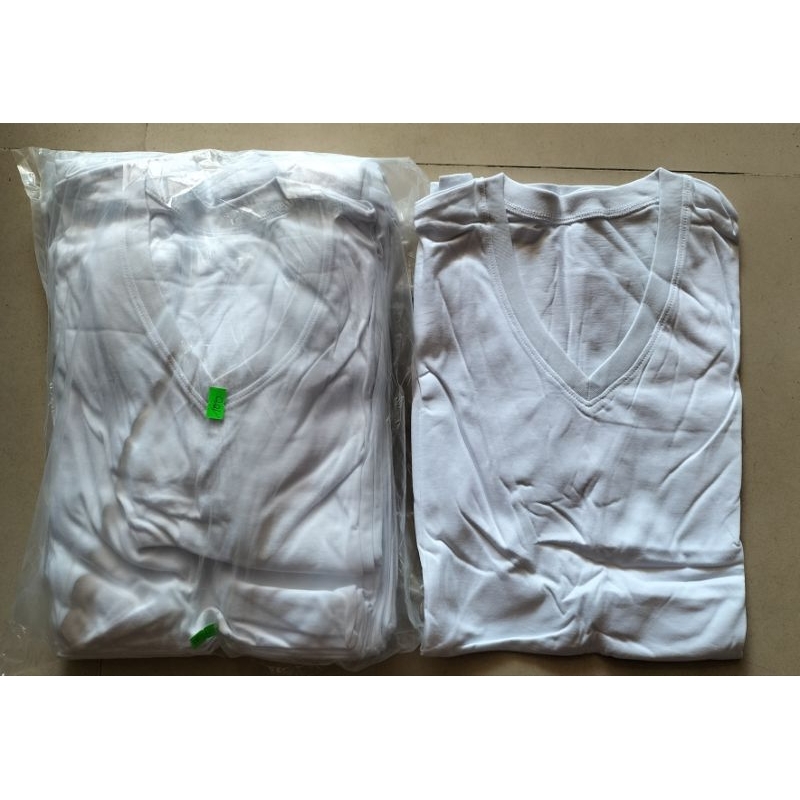 Áo lót trắng cổ tim