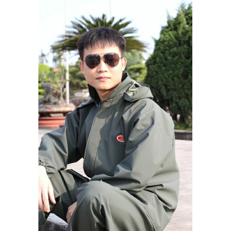 Bộ áo mưa nặng 1.55kg casu polyme ép nhiệt đúc xanh rêu đảm bảo không bao giờ bị ngâm nước vào trong FREESIZE