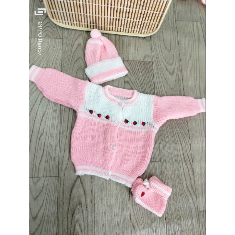 Bộ áo Len  kèm mũ và tất cho bé sơ sinh- 5kg