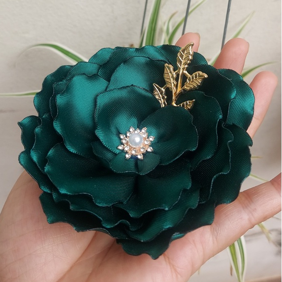 Hoa cài áo màu xanh lá đậm MS05 (màu khác inbox)