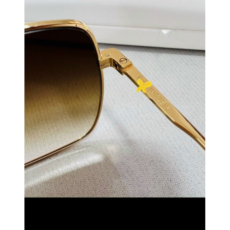 Kính chính hãng màu trà siêu sang