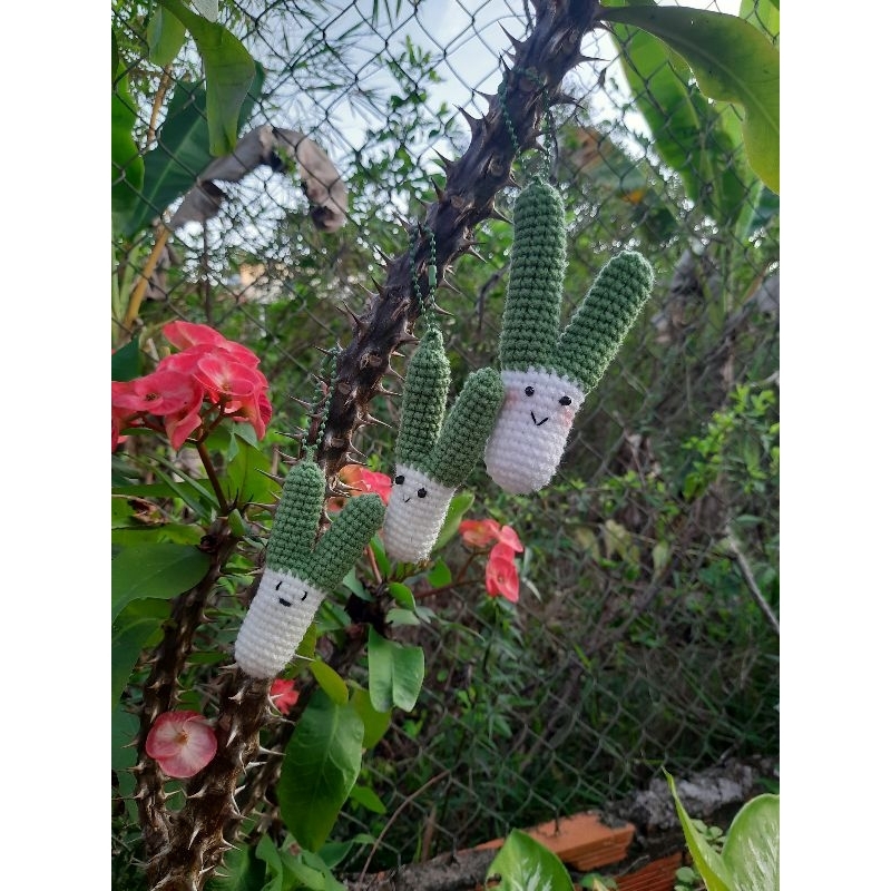 Móc khóa cây hành làm bằng len