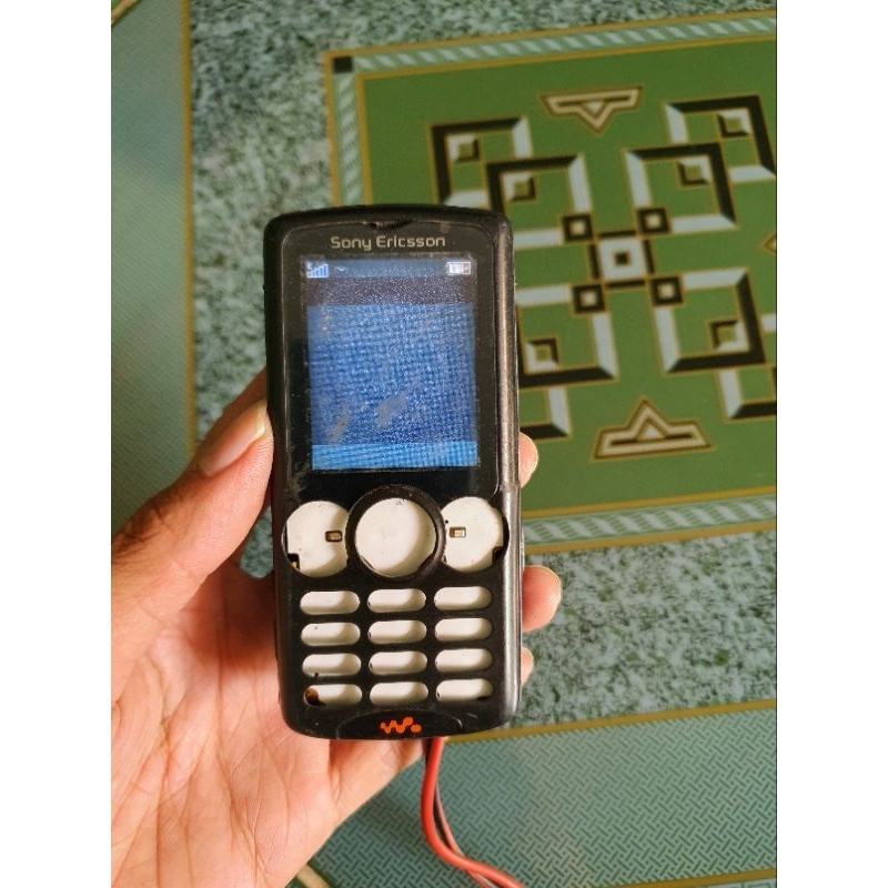Xác điện thoại Sony Ericsson W810i còn nguồn