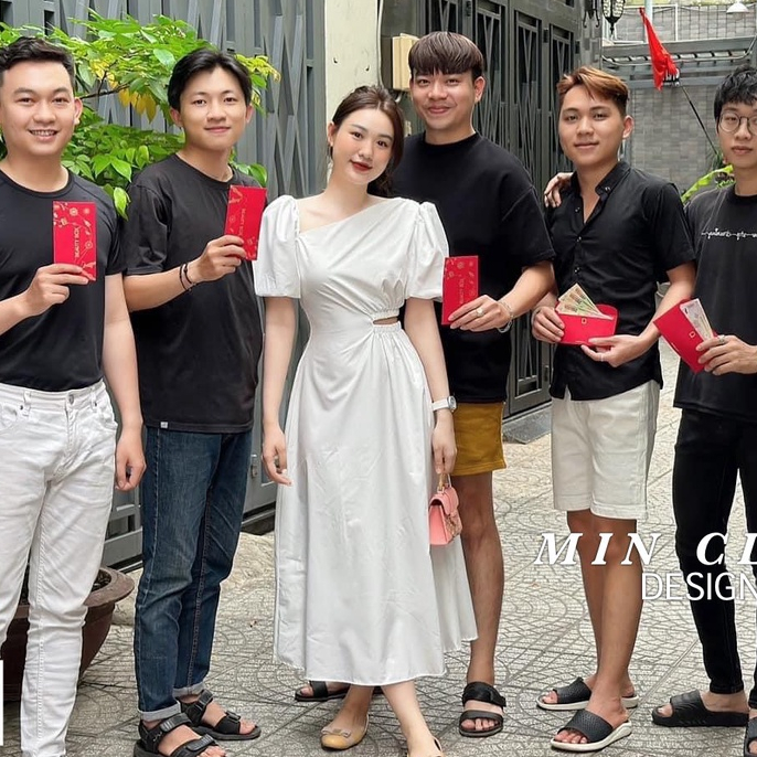 Đầm Dài Khoét Eo Tay Phồng - D23105