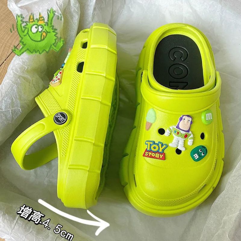 Dép Crocs đế 4-5cm kèm 10 sticker như hình lẻ sz