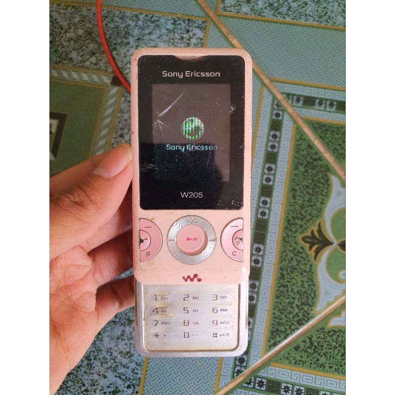 Xác điện thoại Sony Ericsson W205i còn nguồn