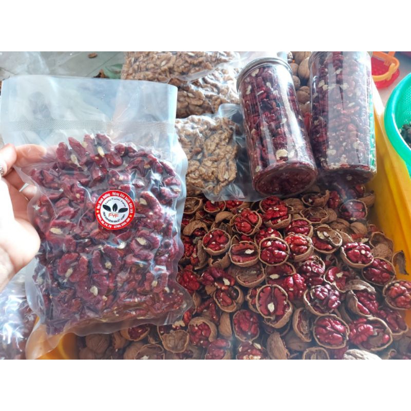 Nhân óc chó đỏ đã tách sạch vỏ