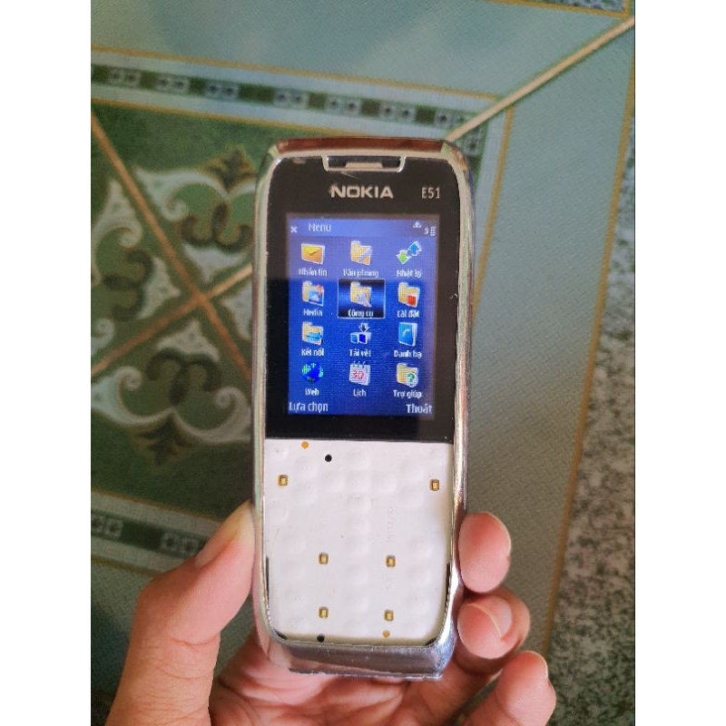 Xác điện thoại Nokia E51 lên màn đẹp