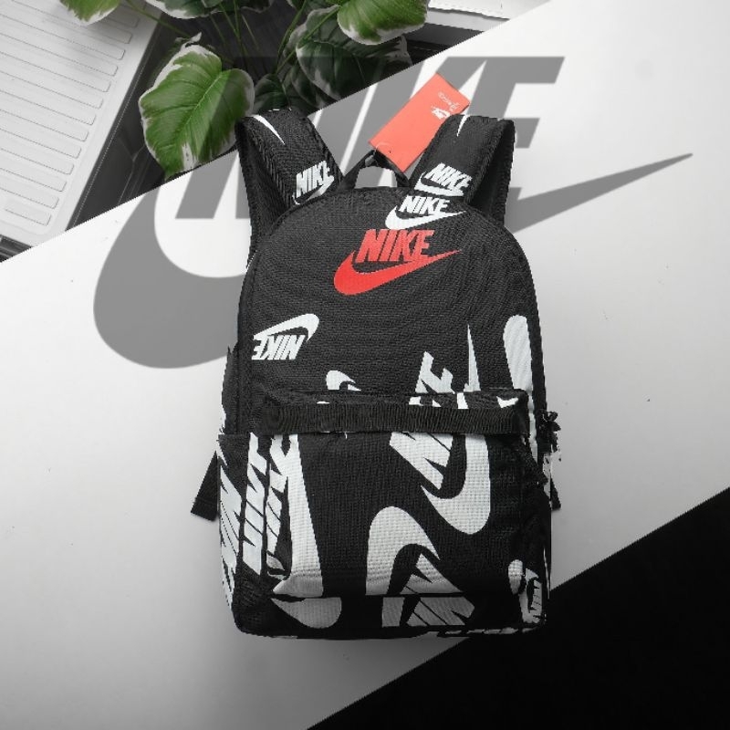 BALO NIKE LOGO NEW ONWEB.Chất liệu vải KOREA 100% polyester.Có vách đựng được laptop,Chất dày dặn mút & chất lượng
