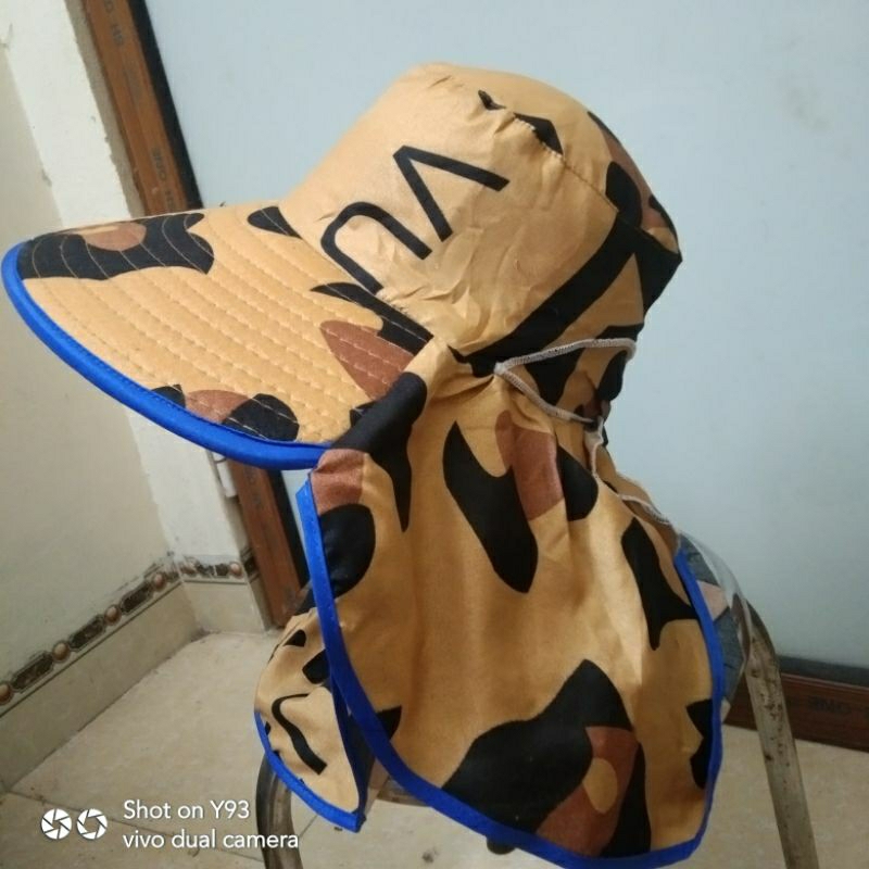 Mũ vành rộng có màn che chống nắng