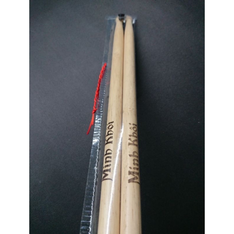 Dùi trống khắc theo yêu cầu khắc theo mẫu tên Minh Khôi