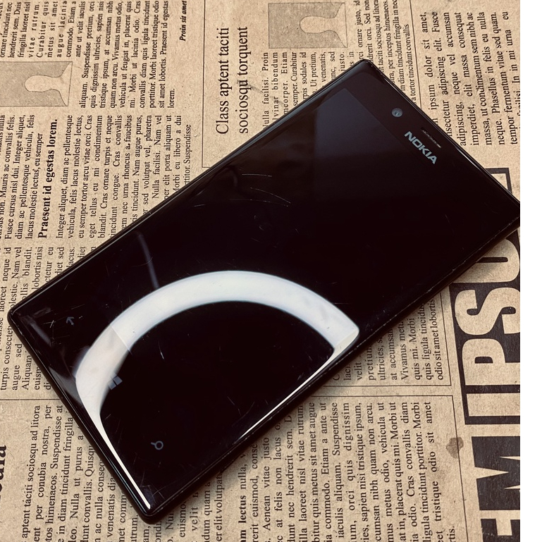 Xác điện thoại Nokia Lumia 720 - Nguồn sống lên màn bình thường.