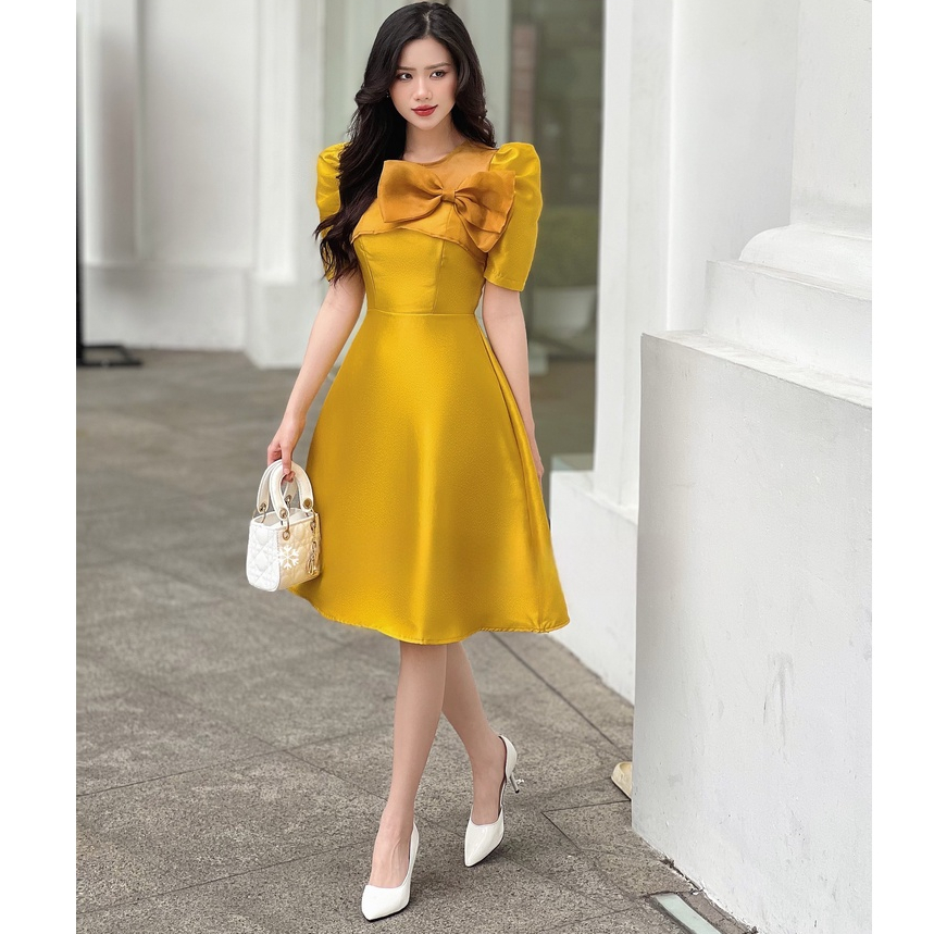 Váy thiết kế dự tiệc cổ vuông vai bồng chiết eo đính nơ kiêu kỳ M12 | BigBuy360 - bigbuy360.vn