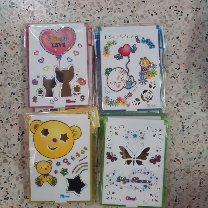 COMBO (5 CÁI)GƯƠNG KÈM LƯỢC(kiểu ngẫu nhiên)