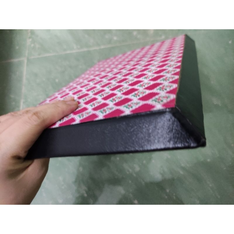 Khay trơn trũng bằng da màu đen cứng cáp