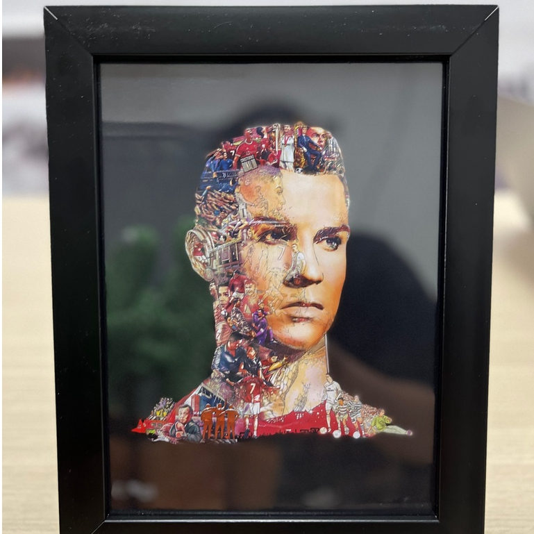 Tranh để bàn trang trí thương hiệu Turned Ninja in hình Cristiano Ronaldo có màu, nền trắng và đen