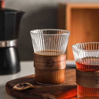 Ly thủy tinh, ly pha chế cafe dáng loe họa tiết sọc có kèm vòng gỗ tự nhiên chống nóng sang trọng