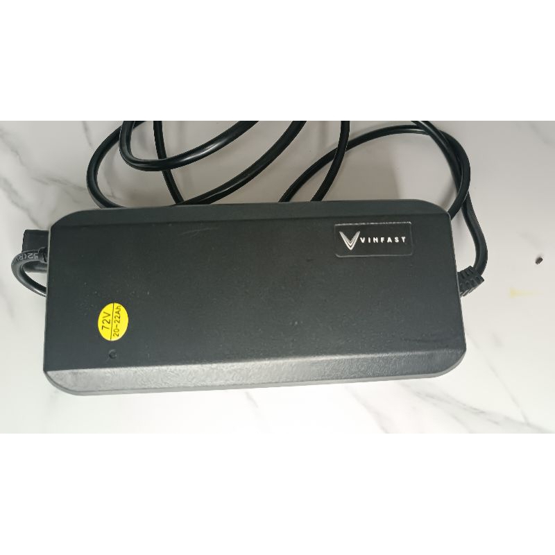 Bộ sạc nhanh 72V3A cho xe máy điện Vinfast Feliz, Klara sạc ắc quy xe điện 72V20Ah - 30Ah loại 6 bình