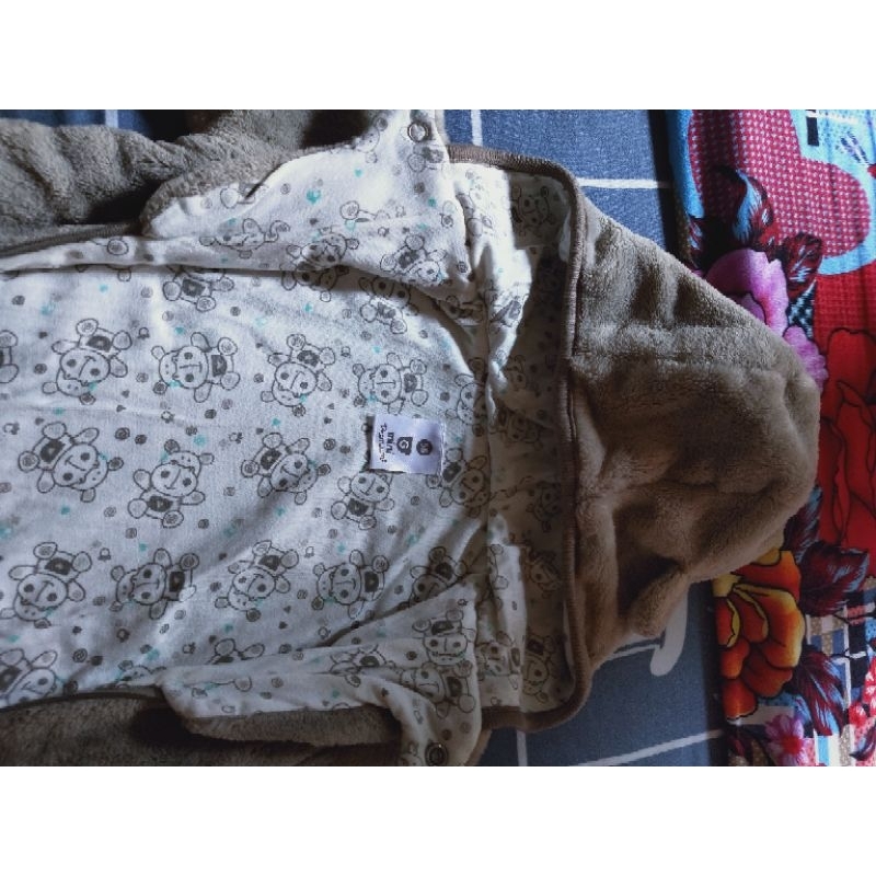 Pass bộ gấu cho bé dưới 3 tháng sai 3-5kg new 99%