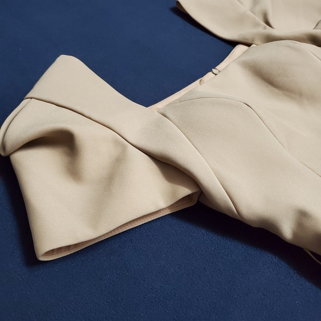 Đầm body cổ vuông 3SIS