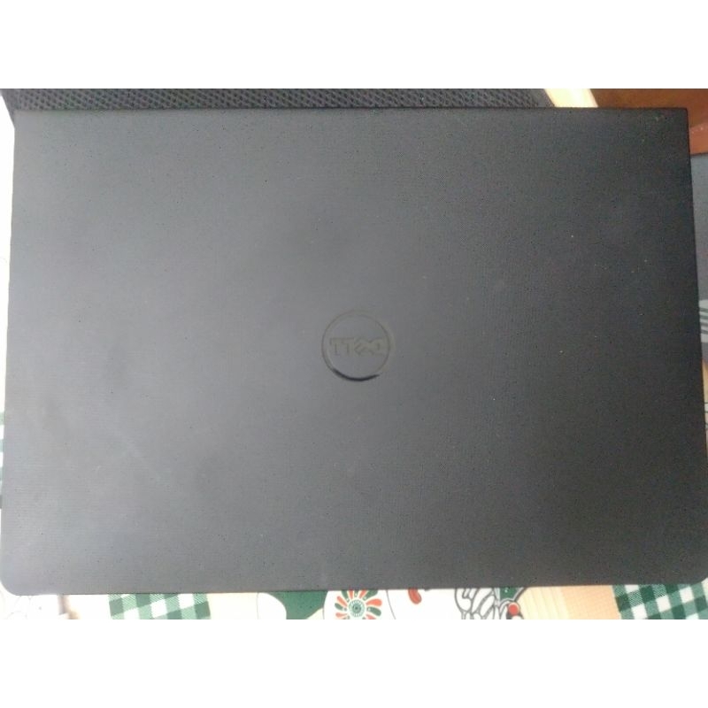 Máy tính xách tay laptop dell i3 thế hệ 6 cũ.