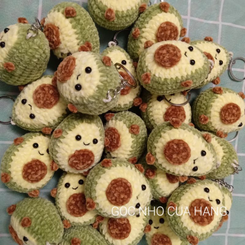 Móc khóa quả bơ làm bằng len