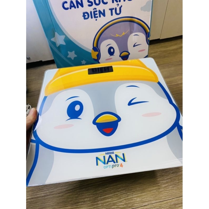 Cân điện tử hàng khuyến mãi từ sữa NAN