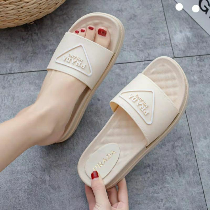 Sản phẩm đẹp Dép Dior và Prada kèm e Gucci cực sáng đẹp cho mùa hè nóng bỏng