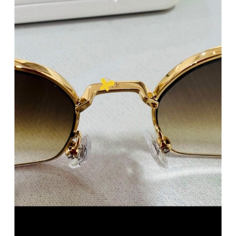 Kính chính hãng màu trà siêu sang