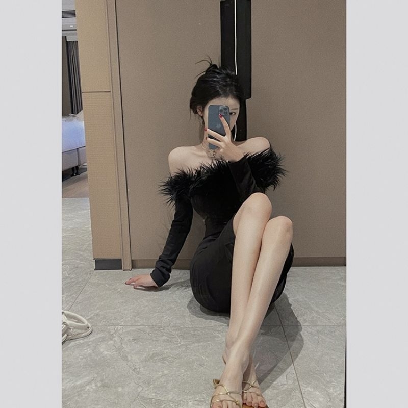 đầm body trễ vai đính lông