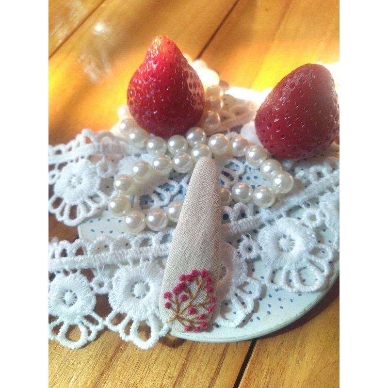 Thanh lý kẹp tóc thêu tay 6cm