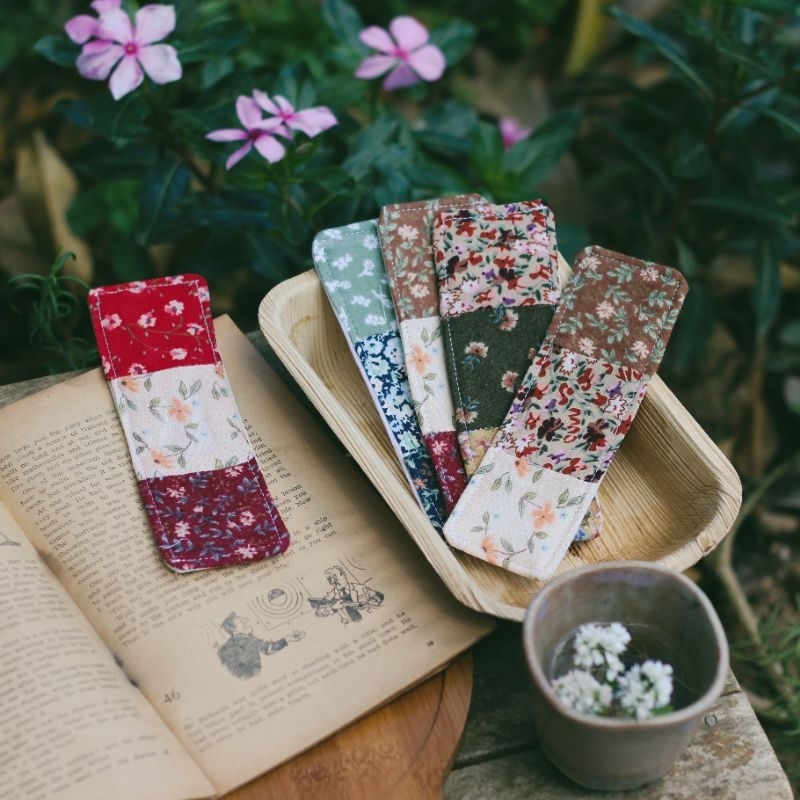 Bookmark vải Hoa Hoè handmade dạng quilts hoạ tiết hoa nhí/ kẹp sách/ đánh dấu trang