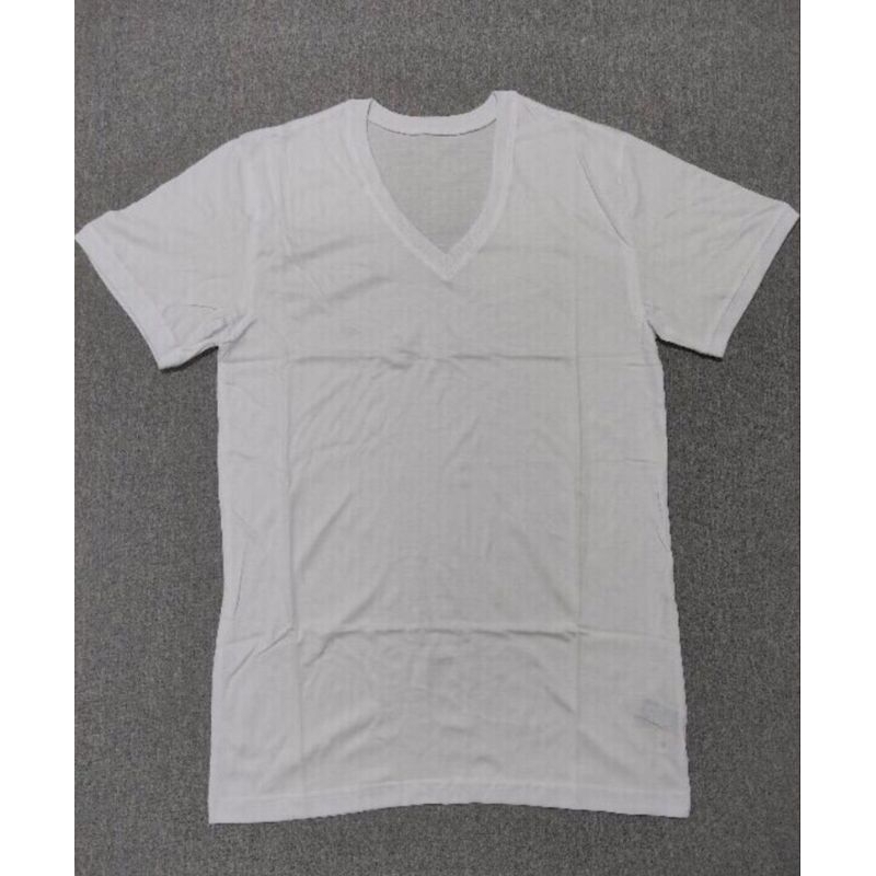 Áo lót trắng cổ tim