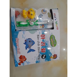 hộp 12 cây bàn chải trẻ em kèm quà dễ thương