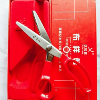 kéo răng cưa hộp đỏ răng lượn sóng dùng để cắt tỉa hoa