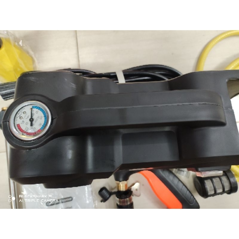 Máy rửa xe áp lực chạy Pin