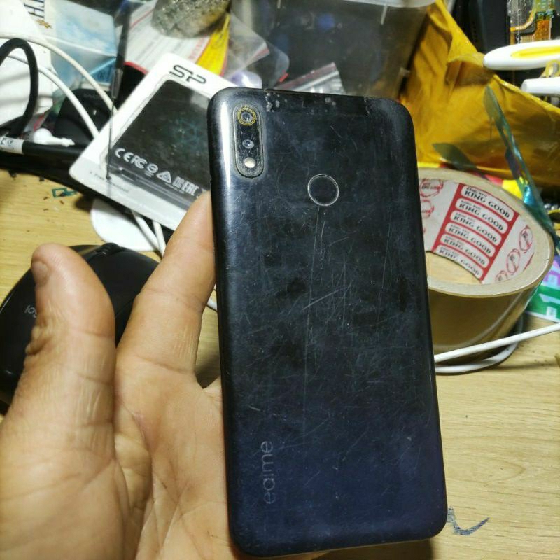 Điện thoại realme 3 3/32gb cũ rẻ như xác