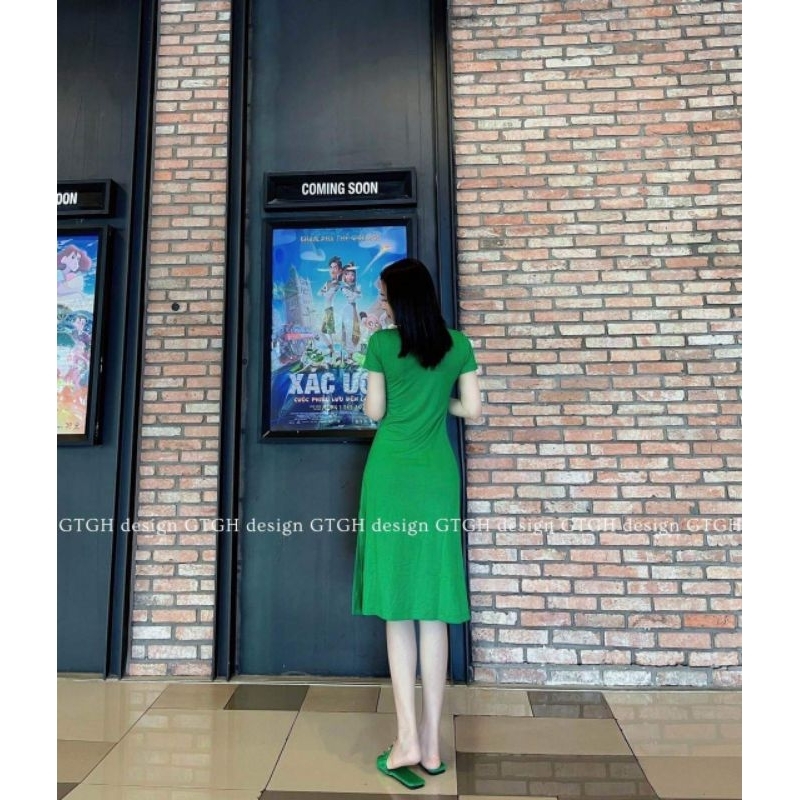 Váy thun ngắn tay xẻ sườn