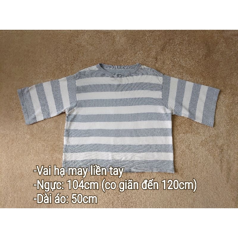 Áo len mông tơ ghi nữ form ngắn kẻ sọc ngang màu xám phối trắng cổ tròn tay lửng (Secondhand/Used/Si tuyển)