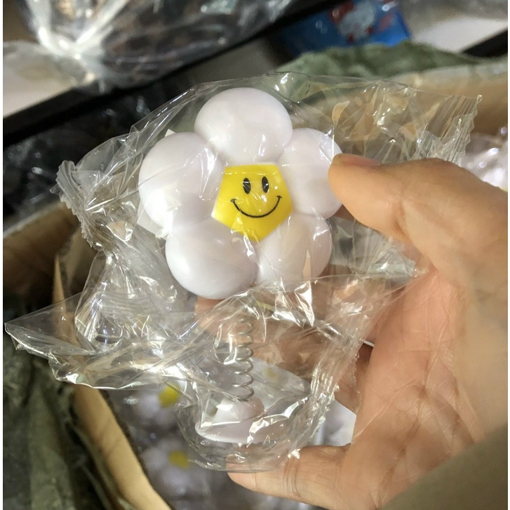 Bông Hoa gắn mũ bảo hiểm , nón bảo hiểm cực đáng yêu