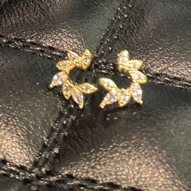 Khuyên tai C vàng nhỏ đá thanh lịch C405