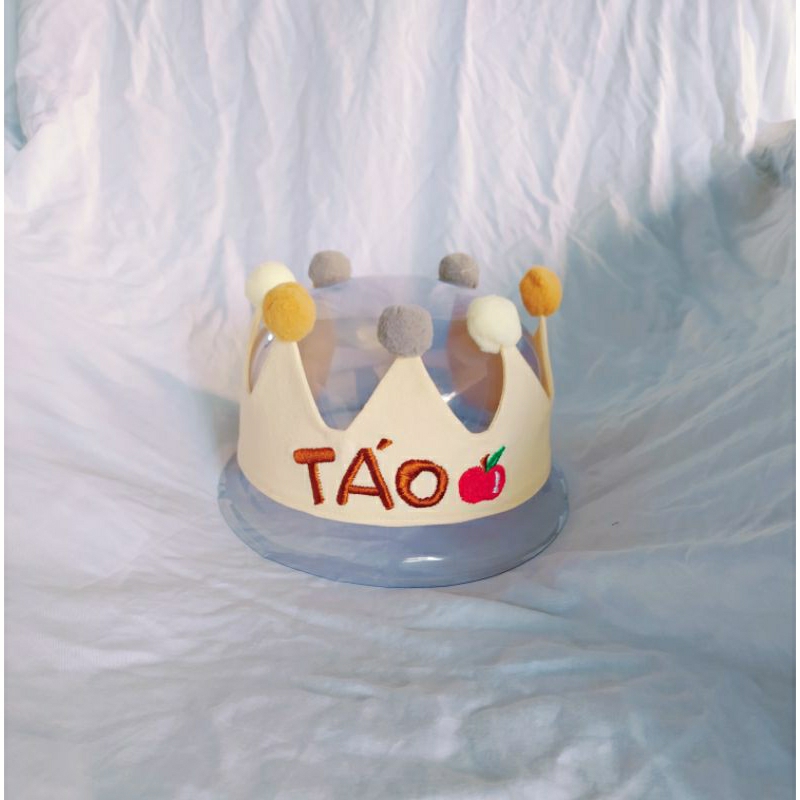 Vương miệng thêu tên cho bé .