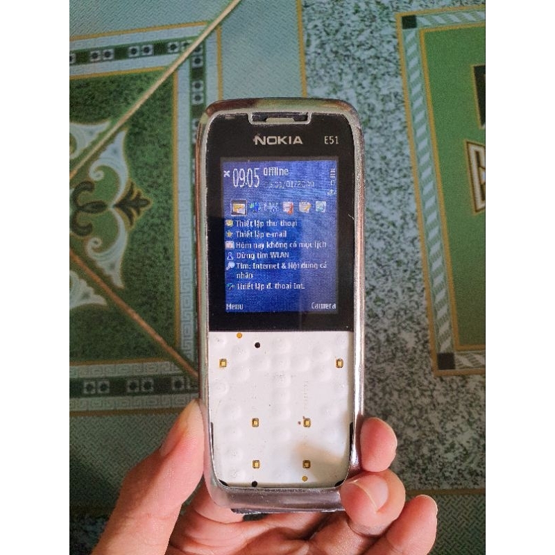 Xác điện thoại Nokia E51 lên màn đẹp