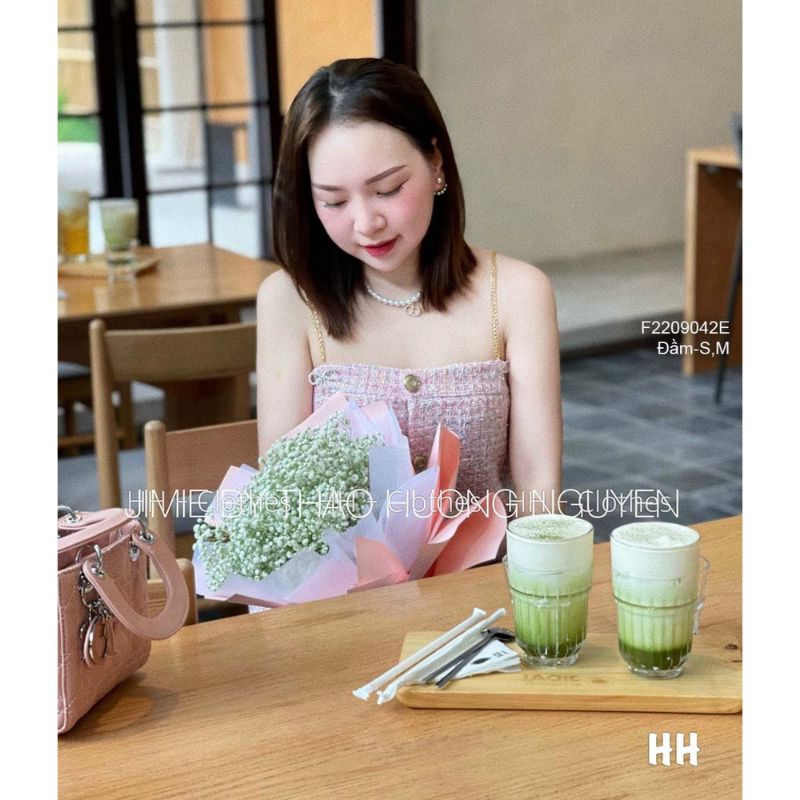 Đầm dạ nút phối xích kèm tag nơ