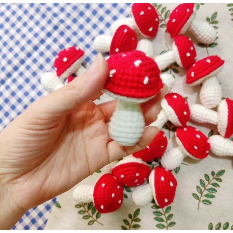 Móc  khoá cây nấm 🍄🍄🍄 bằng len handmade
