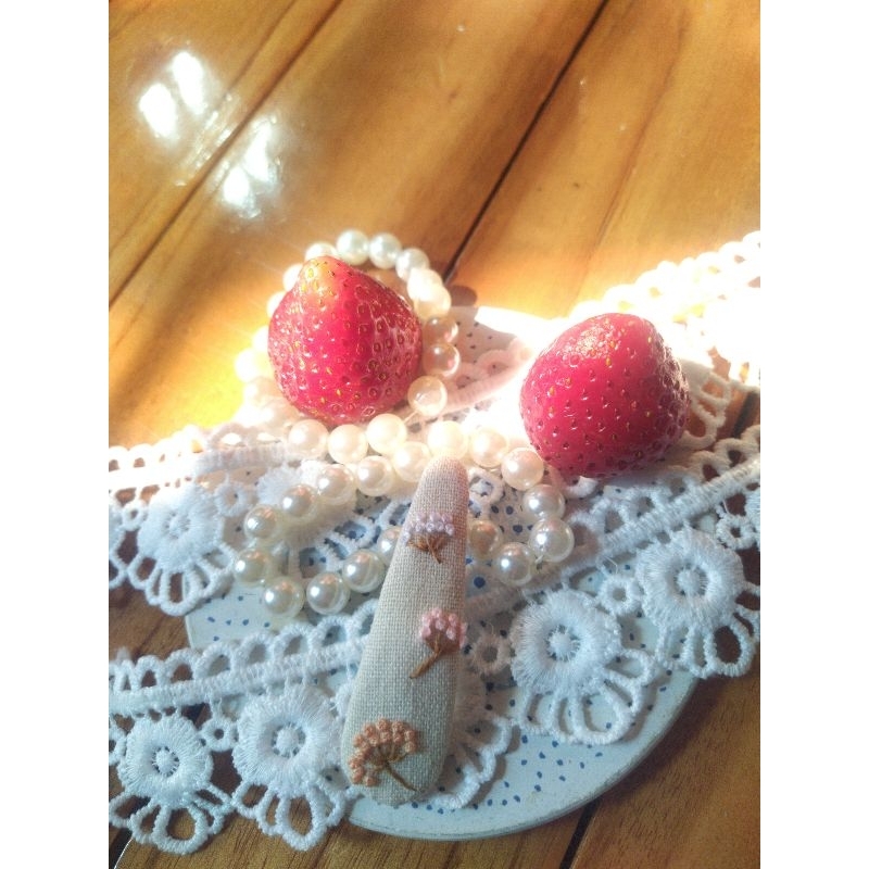 Thanh lý kẹp tóc thêu tay 6cm