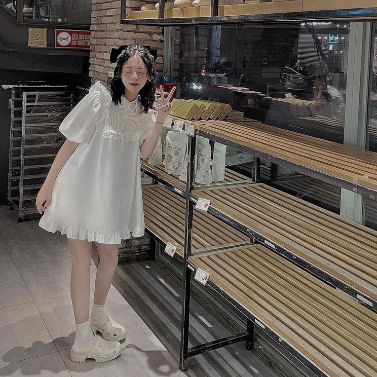 [Video/Sẵn] VÁY BABYDOLL TRẮNG XẾP LY TAY BỒNG - ĐẦM SƠ MI CỔ BÈO ĐUÔI CÁ CÚC BỌC